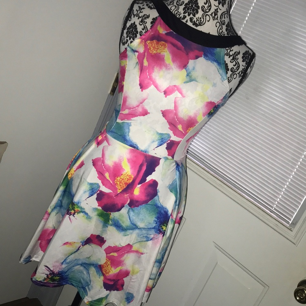 Beautiful floral dress small